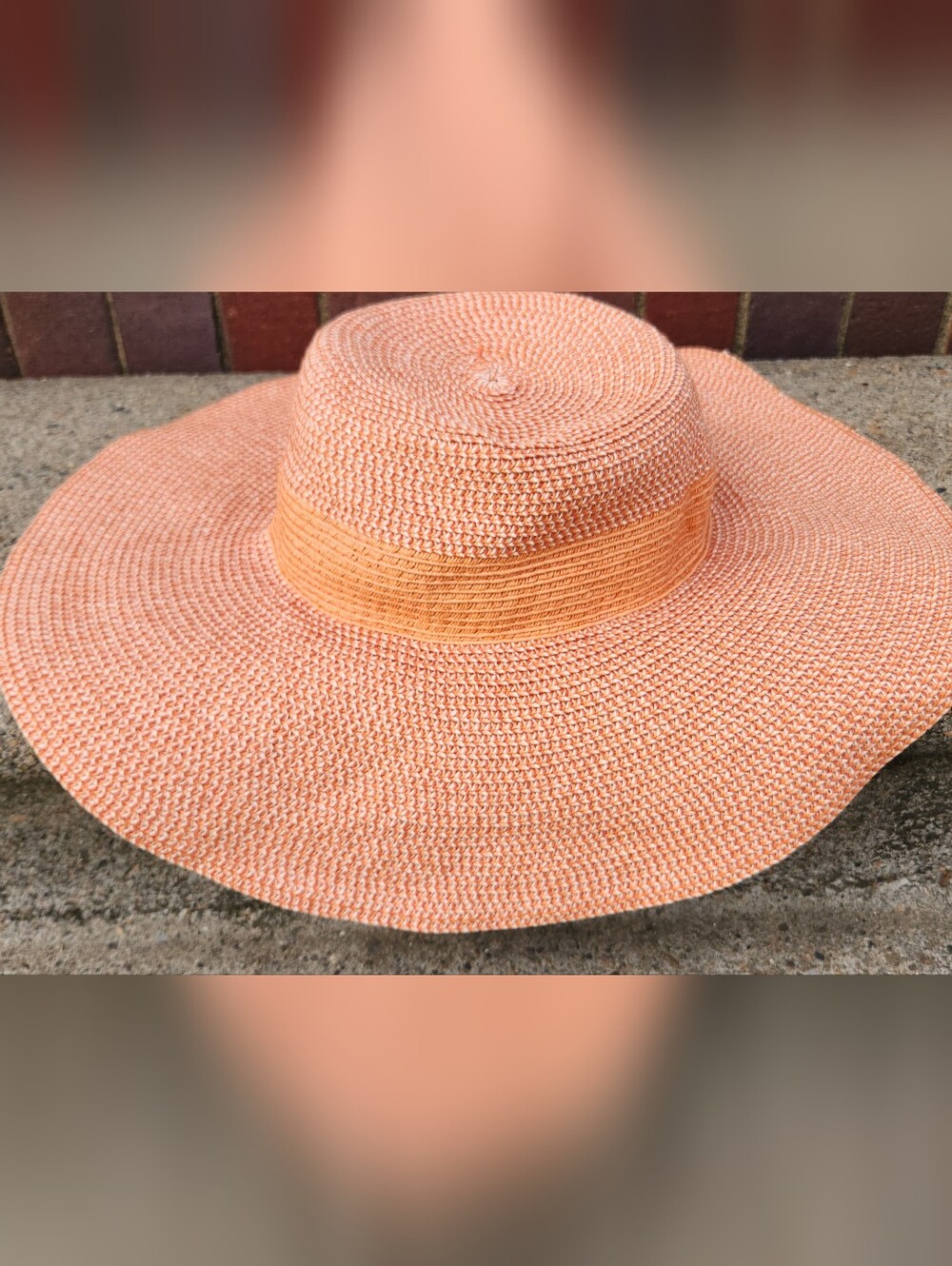 🧡Wide Brim Straw Sun☀️Hat in Light Orange Never Worn Beachy Vibes